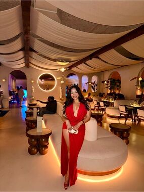 Elegant Red Evening Dress for Special Occasions